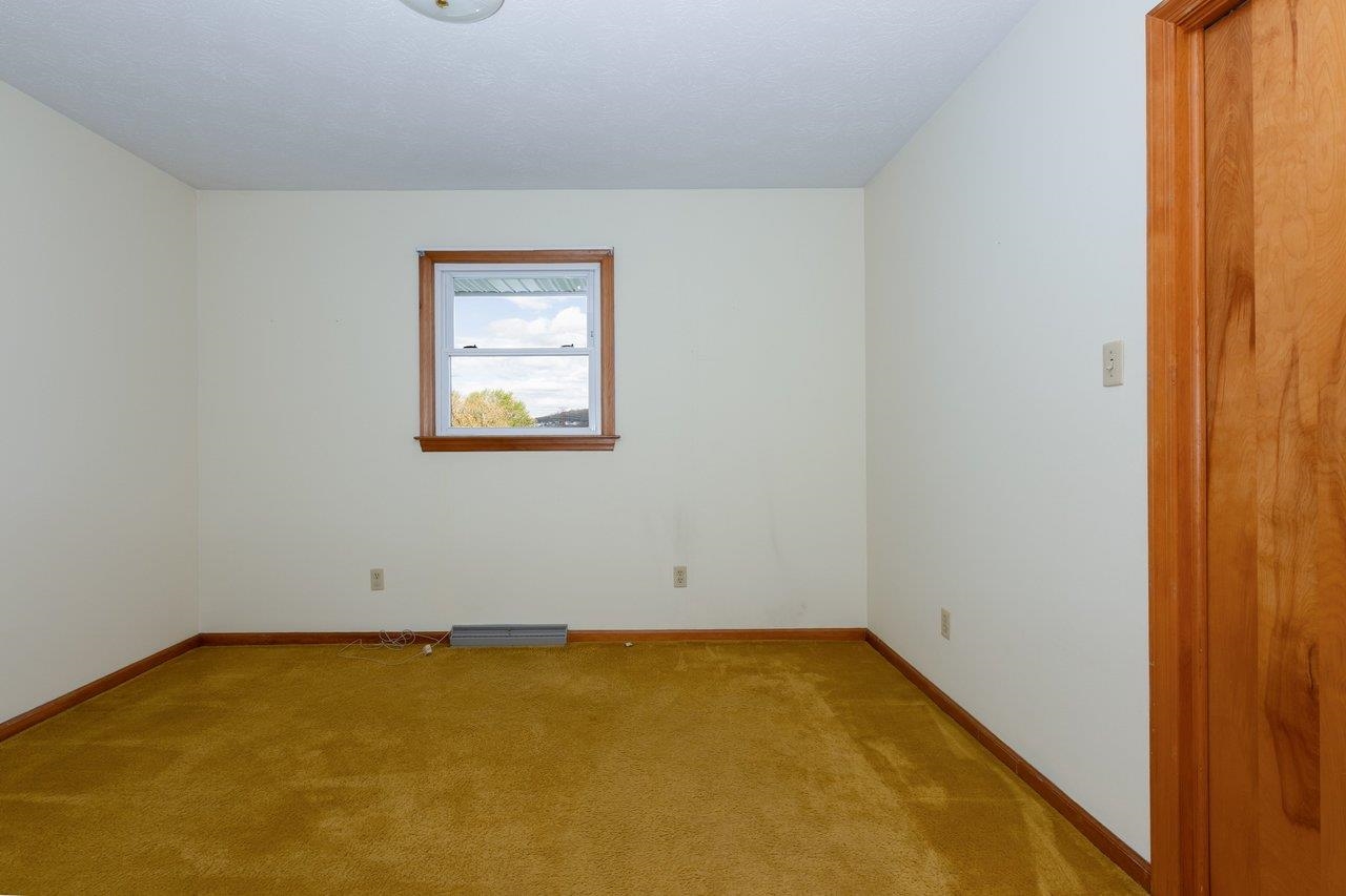 947 GREENDALE RD, HARRISONBURG, Virginia 22801, 3 Bedrooms Bedrooms, ,3 BathroomsBathrooms,Residential,QUADRANT 3 ES GREENDALE RD,947 GREENDALE RD,675842 MLS # 675842