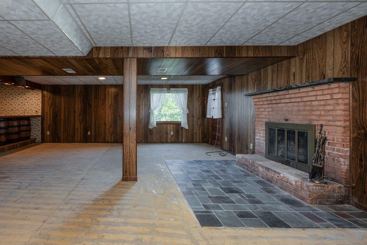 947 GREENDALE RD, HARRISONBURG, Virginia 22801, 3 Bedrooms Bedrooms, ,3 BathroomsBathrooms,Residential,QUADRANT 3 ES GREENDALE RD,947 GREENDALE RD,675842 MLS # 675842