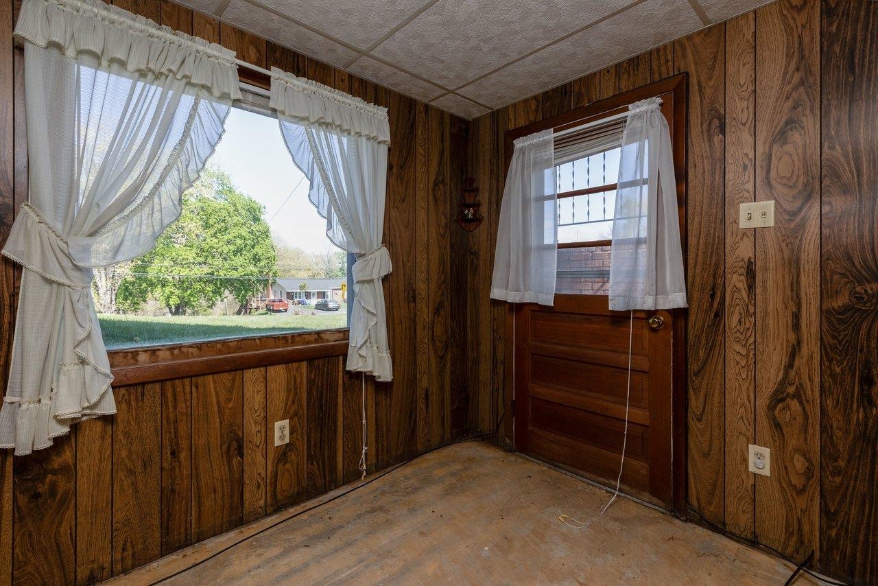 947 GREENDALE RD, HARRISONBURG, Virginia 22801, 3 Bedrooms Bedrooms, ,3 BathroomsBathrooms,Residential,QUADRANT 3 ES GREENDALE RD,947 GREENDALE RD,675842 MLS # 675842