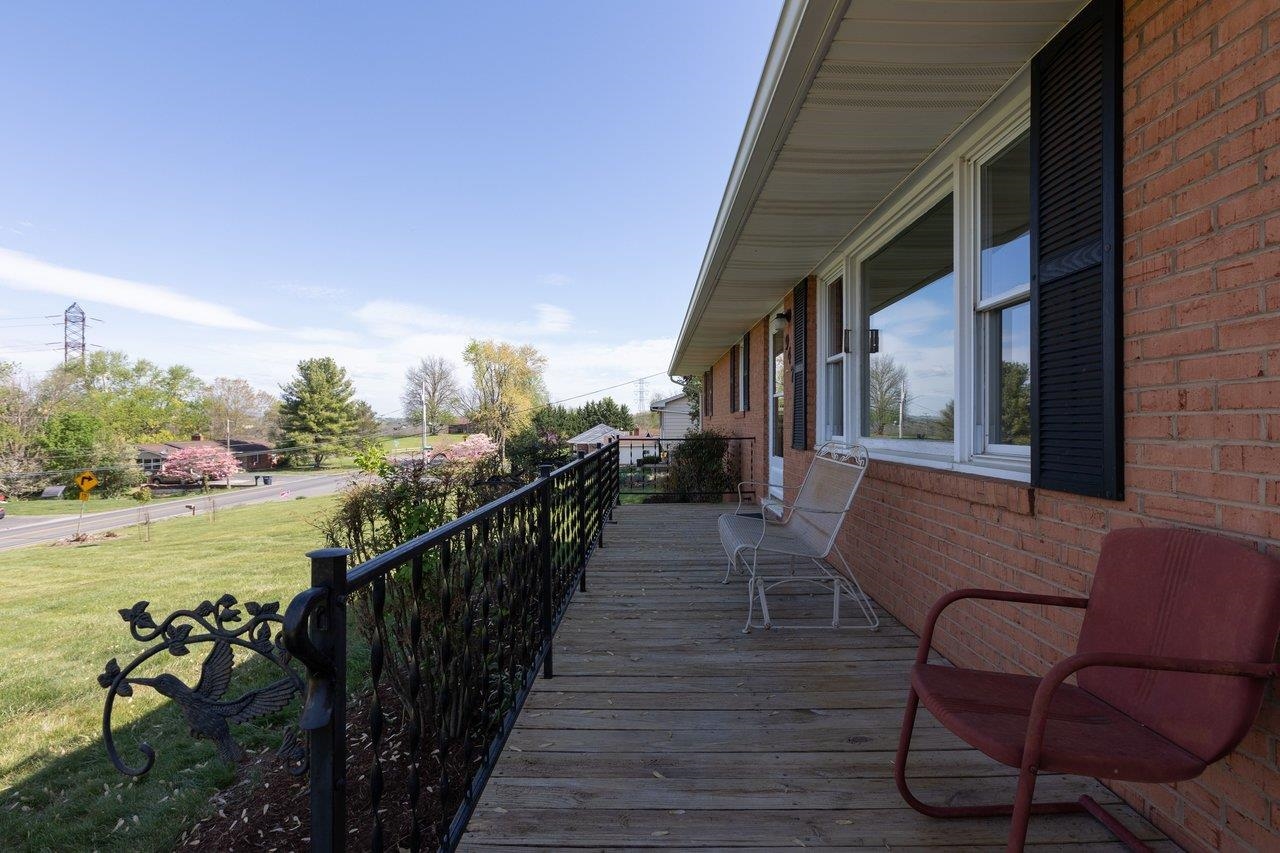 947 GREENDALE RD, HARRISONBURG, Virginia 22801, 3 Bedrooms Bedrooms, ,3 BathroomsBathrooms,Residential,QUADRANT 3 ES GREENDALE RD,947 GREENDALE RD,675842 MLS # 675842