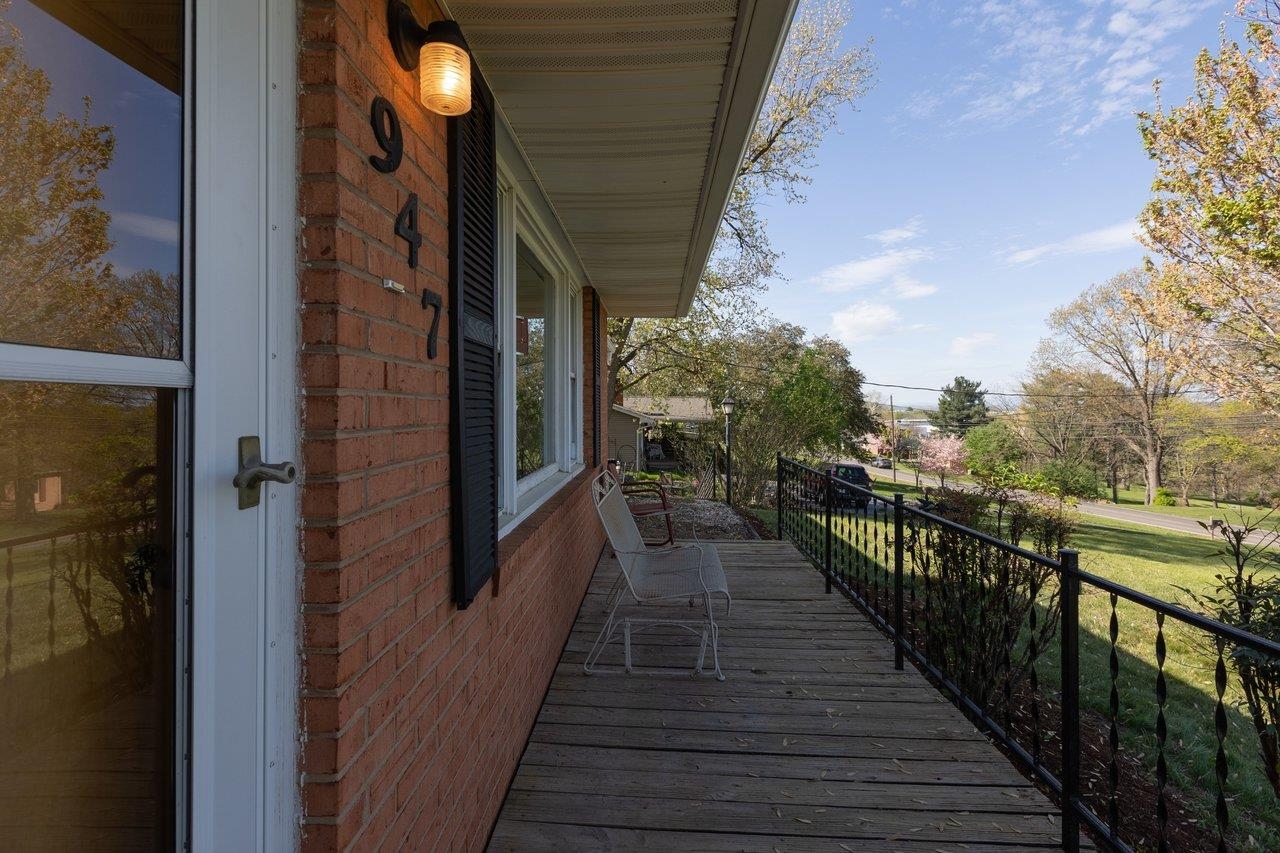 947 GREENDALE RD, HARRISONBURG, Virginia 22801, 3 Bedrooms Bedrooms, ,3 BathroomsBathrooms,Residential,QUADRANT 3 ES GREENDALE RD,947 GREENDALE RD,675842 MLS # 675842