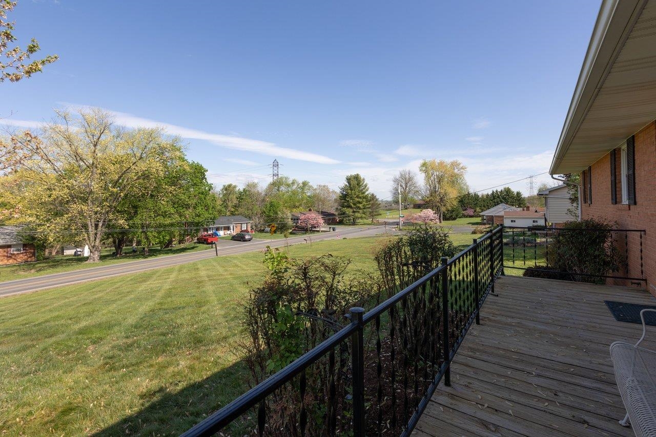 947 GREENDALE RD, HARRISONBURG, Virginia 22801, 3 Bedrooms Bedrooms, ,3 BathroomsBathrooms,Residential,QUADRANT 3 ES GREENDALE RD,947 GREENDALE RD,675842 MLS # 675842