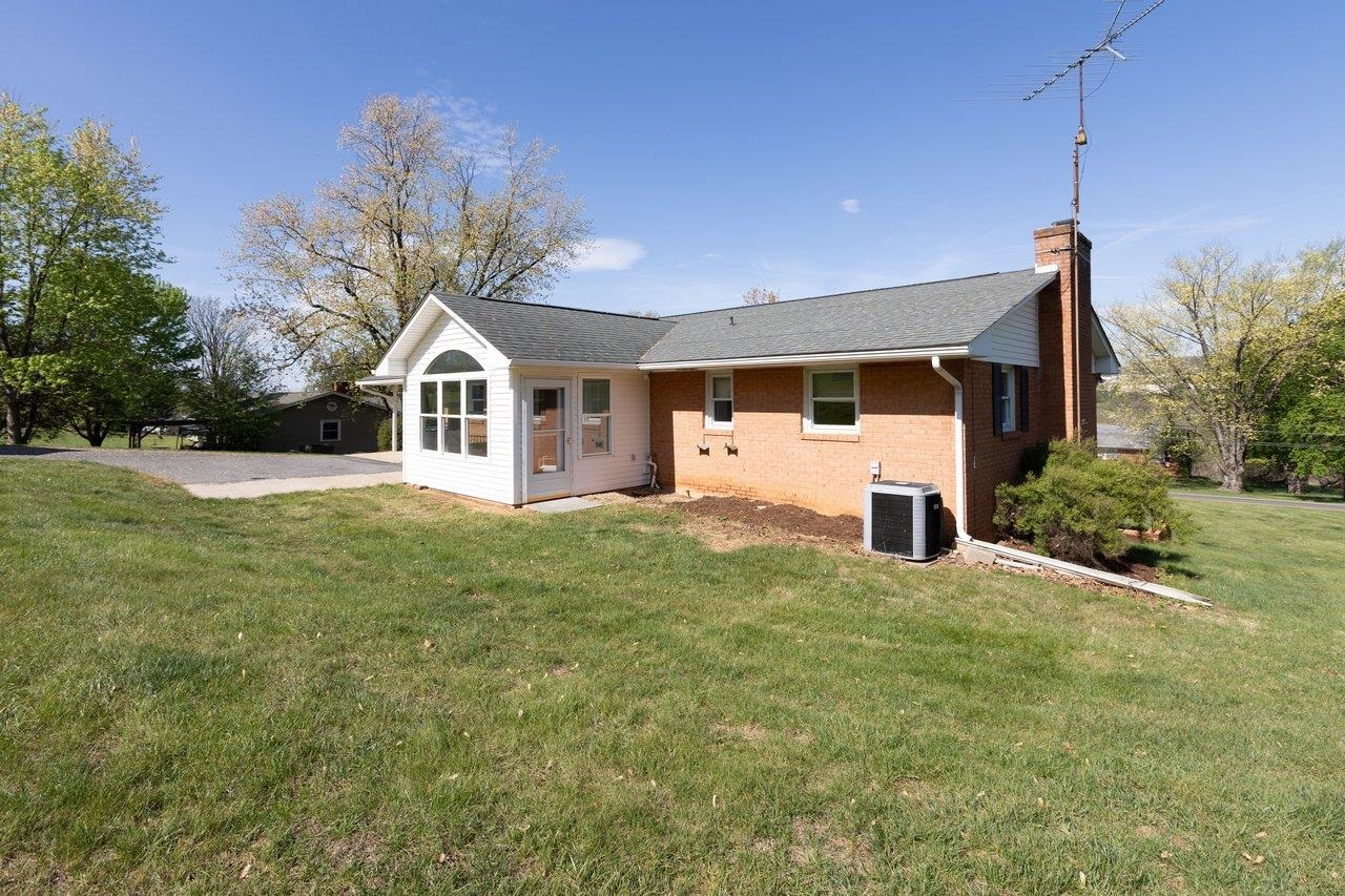 947 GREENDALE RD, HARRISONBURG, Virginia 22801, 3 Bedrooms Bedrooms, ,3 BathroomsBathrooms,Residential,QUADRANT 3 ES GREENDALE RD,947 GREENDALE RD,675842 MLS # 675842