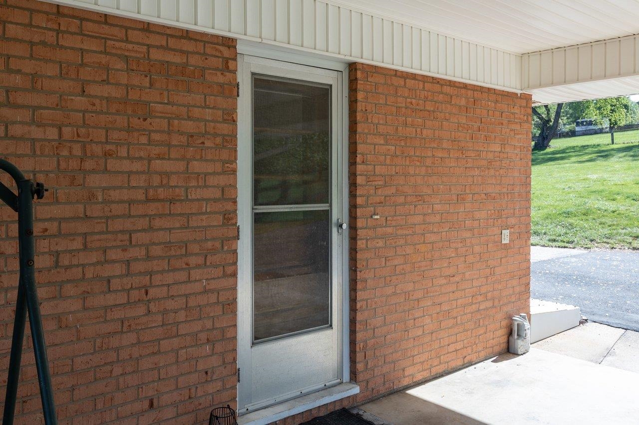 947 GREENDALE RD, HARRISONBURG, Virginia 22801, 3 Bedrooms Bedrooms, ,3 BathroomsBathrooms,Residential,QUADRANT 3 ES GREENDALE RD,947 GREENDALE RD,675842 MLS # 675842