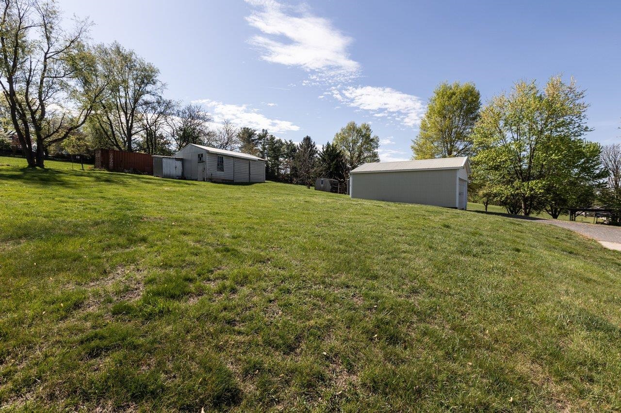 947 GREENDALE RD, HARRISONBURG, Virginia 22801, 3 Bedrooms Bedrooms, ,3 BathroomsBathrooms,Residential,QUADRANT 3 ES GREENDALE RD,947 GREENDALE RD,675842 MLS # 675842