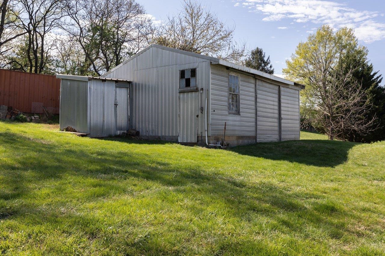 947 GREENDALE RD, HARRISONBURG, Virginia 22801, 3 Bedrooms Bedrooms, ,3 BathroomsBathrooms,Residential,QUADRANT 3 ES GREENDALE RD,947 GREENDALE RD,675842 MLS # 675842