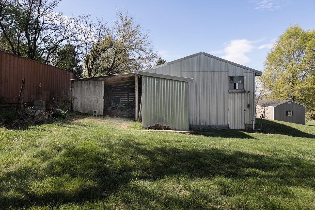 947 GREENDALE RD, HARRISONBURG, Virginia 22801, 3 Bedrooms Bedrooms, ,3 BathroomsBathrooms,Residential,QUADRANT 3 ES GREENDALE RD,947 GREENDALE RD,675842 MLS # 675842