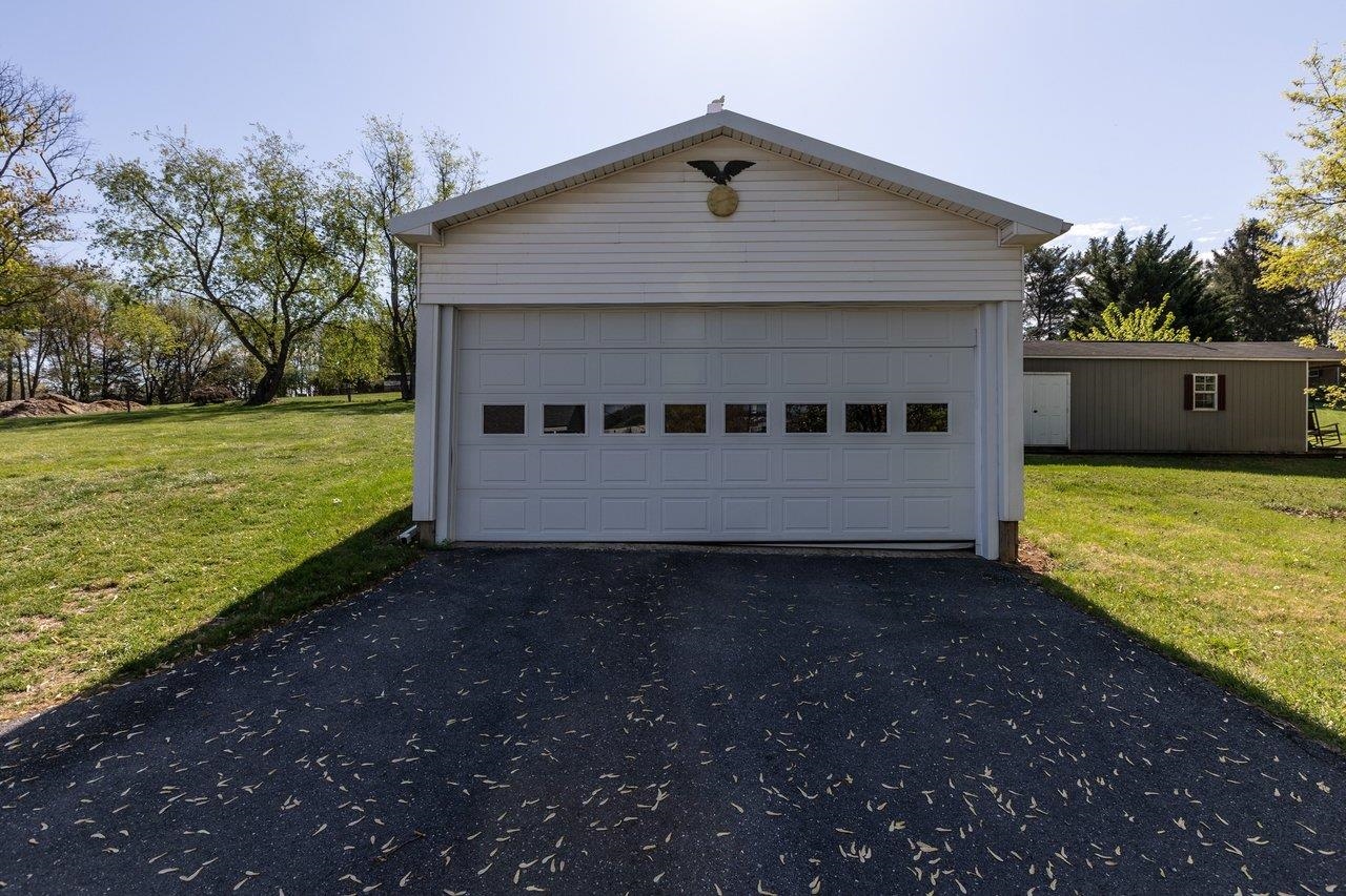 947 GREENDALE RD, HARRISONBURG, Virginia 22801, 3 Bedrooms Bedrooms, ,3 BathroomsBathrooms,Residential,QUADRANT 3 ES GREENDALE RD,947 GREENDALE RD,675842 MLS # 675842