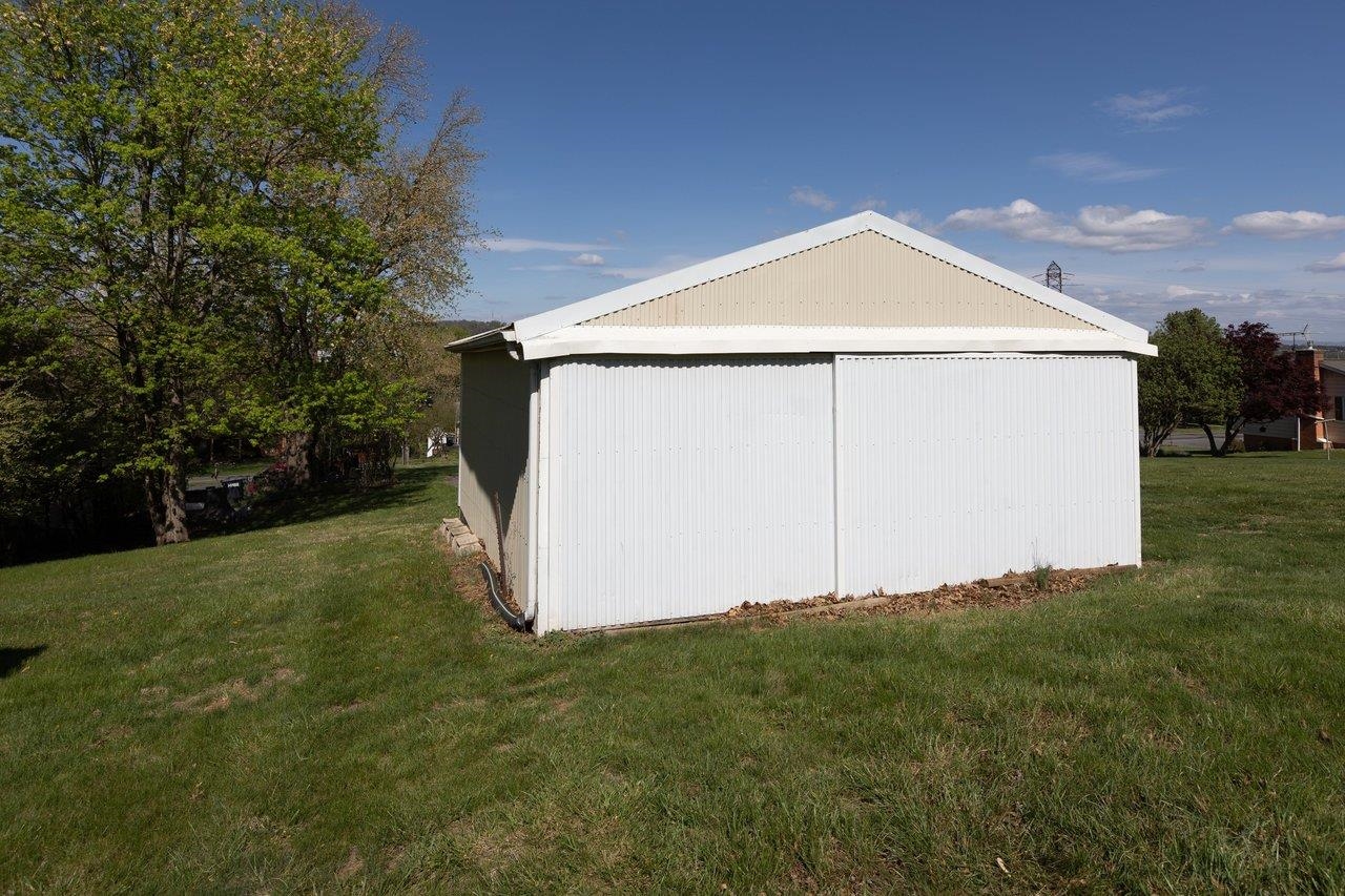 947 GREENDALE RD, HARRISONBURG, Virginia 22801, 3 Bedrooms Bedrooms, ,3 BathroomsBathrooms,Residential,QUADRANT 3 ES GREENDALE RD,947 GREENDALE RD,675842 MLS # 675842