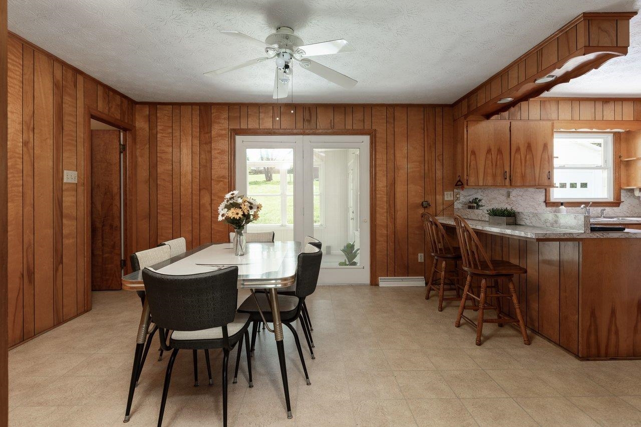 947 GREENDALE RD, HARRISONBURG, Virginia 22801, 3 Bedrooms Bedrooms, ,3 BathroomsBathrooms,Residential,QUADRANT 3 ES GREENDALE RD,947 GREENDALE RD,675842 MLS # 675842