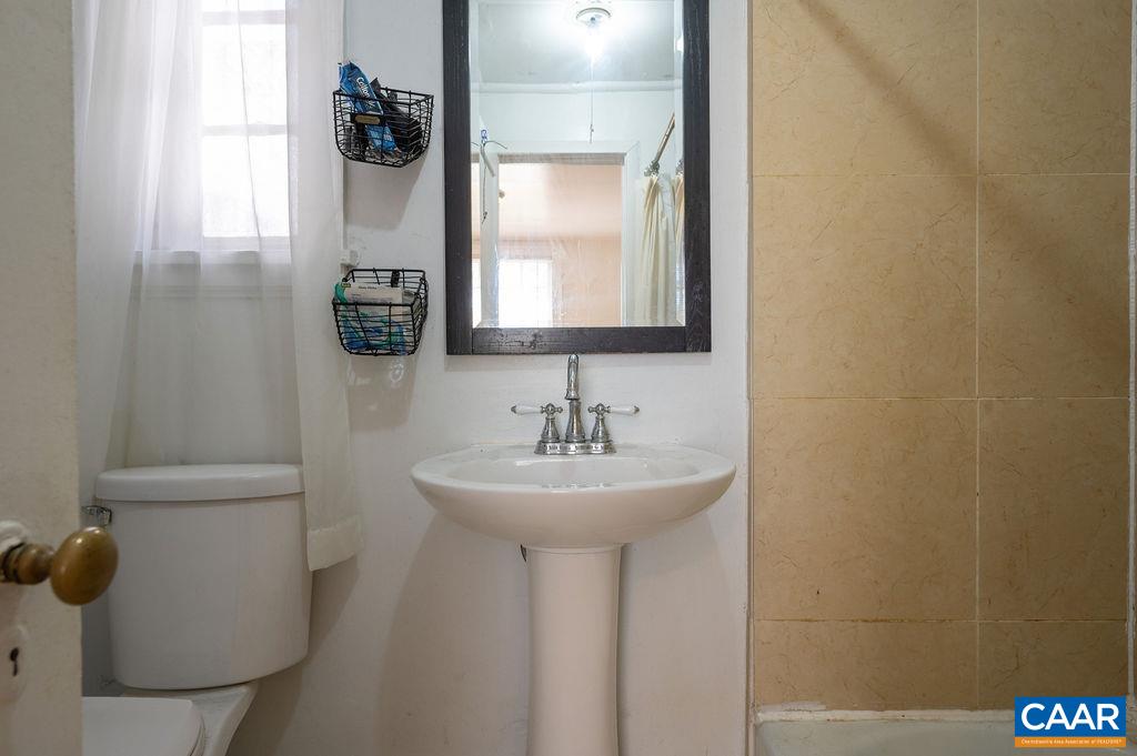 2401 FONTAINE AVE, CHARLOTTESVILLE, Virginia 22903, ,Residential,2401 FONTAINE AVE,675879 MLS # 675879