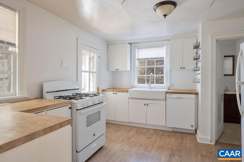 2401 FONTAINE AVE, CHARLOTTESVILLE, Virginia 22903, ,Residential,2401 FONTAINE AVE,675879 MLS # 675879