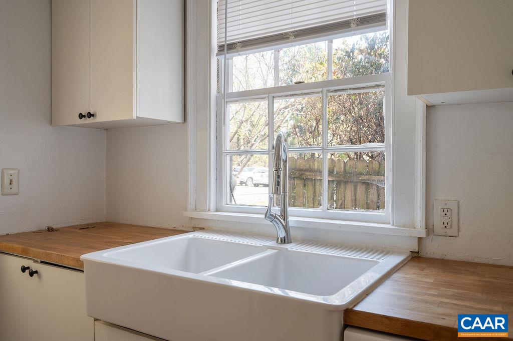 2401 FONTAINE AVE, CHARLOTTESVILLE, Virginia 22903, ,Residential,2401 FONTAINE AVE,675879 MLS # 675879