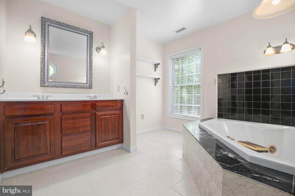 2933 PATRIOT LN, FREDERICKSBURG, Virginia 22408, 4 Bedrooms Bedrooms, ,3 BathroomsBathrooms,Residential,2933 PATRIOT LN,VASP2039990 MLS # VASP2039990