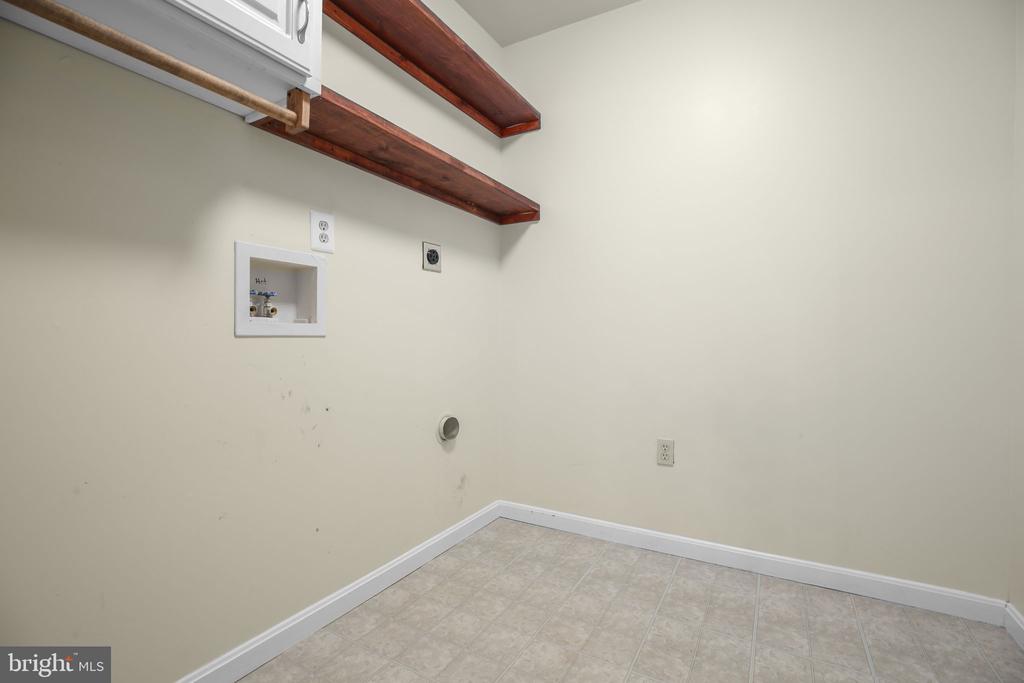 2933 PATRIOT LN, FREDERICKSBURG, Virginia 22408, 4 Bedrooms Bedrooms, ,3 BathroomsBathrooms,Residential,2933 PATRIOT LN,VASP2039990 MLS # VASP2039990