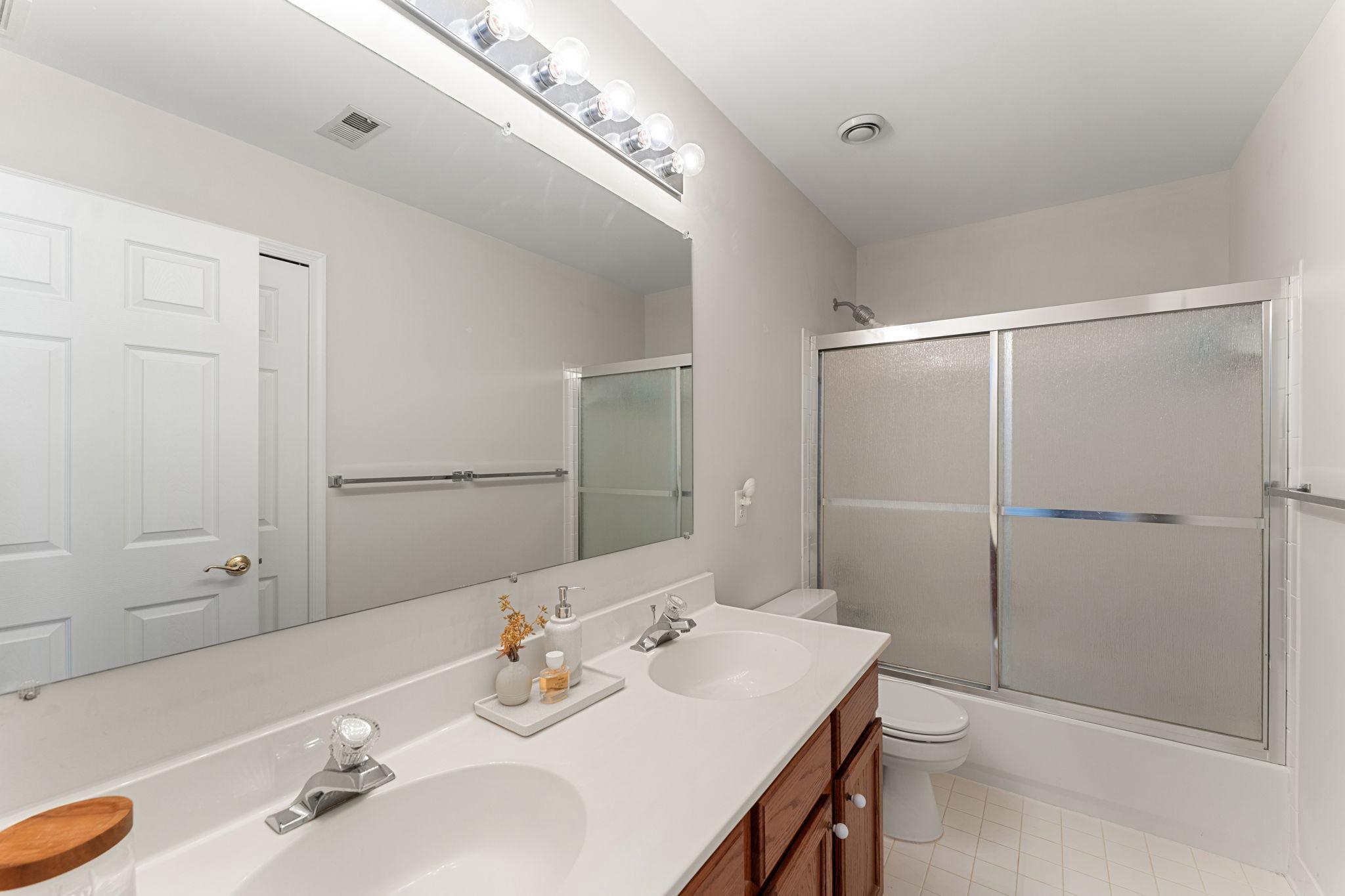 17196 PEPPERSTOCK LN, JEFFERSONTON, Virginia 22724, 4 Bedrooms Bedrooms, ,3 BathroomsBathrooms,Residential,17196 PEPPERSTOCK LN,VACU2013264 MLS # VACU2013264