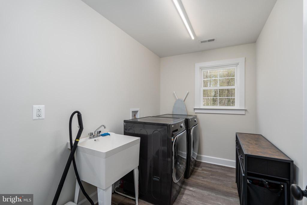 579 FAIRVIEW DR, MINERAL, Virginia 23117, 5 Bedrooms Bedrooms, ,3 BathroomsBathrooms,Residential,579 FAIRVIEW DR,VALA2009486 MLS # VALA2009486