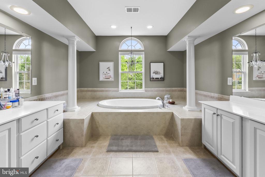 6857 EMMA CT, WARRENTON, Virginia 20187, 5 Bedrooms Bedrooms, ,3 BathroomsBathrooms,Residential,6857 EMMA CT,VAFQ2021340 MLS # VAFQ2021340