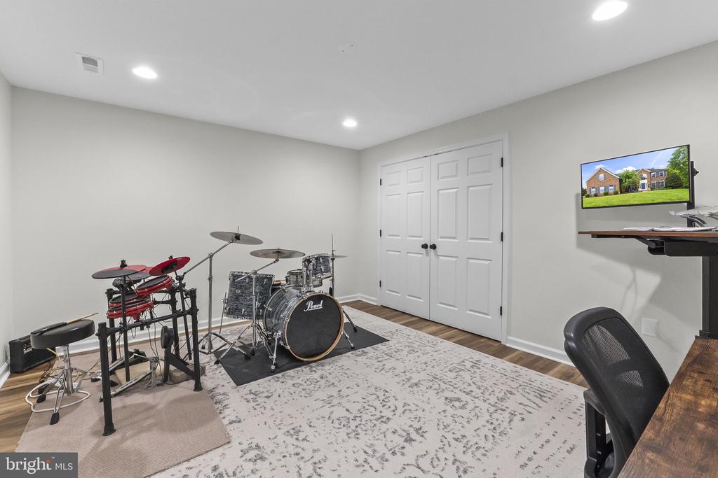 6857 EMMA CT, WARRENTON, Virginia 20187, 5 Bedrooms Bedrooms, ,3 BathroomsBathrooms,Residential,6857 EMMA CT,VAFQ2021340 MLS # VAFQ2021340