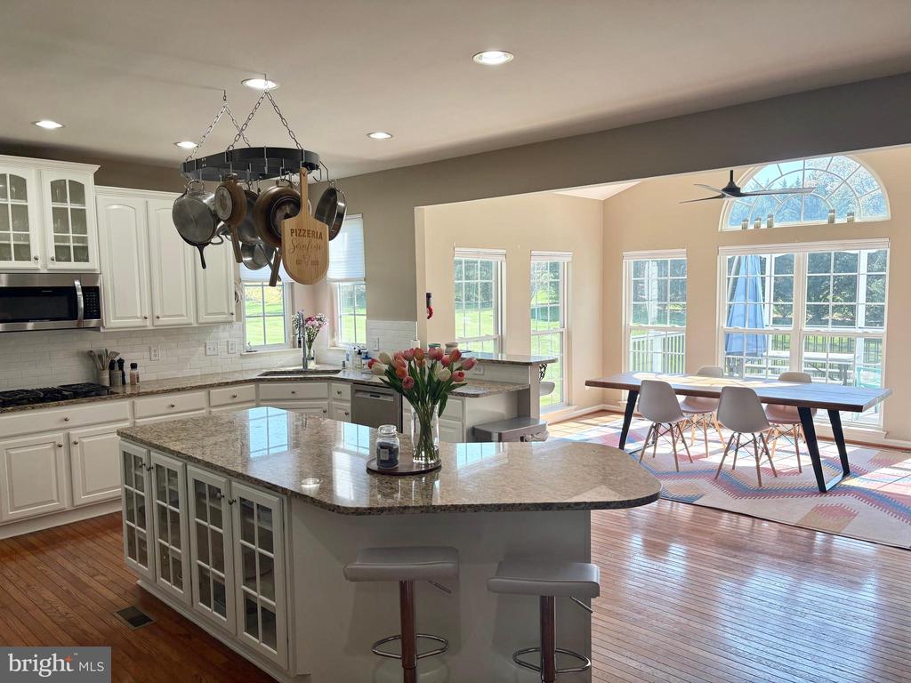 6857 EMMA CT, WARRENTON, Virginia, 5 Bedrooms Bedrooms, ,3 BathroomsBathrooms,Residential,6857 EMMA CT,VAFQ2021340 MLS # VAFQ2021340