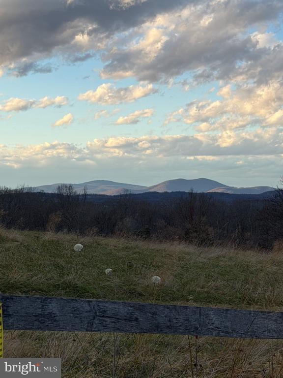 3039 CLEARVIEW FARM LANE, WARRENTON, Virginia 20186, 6 Bedrooms Bedrooms, ,5 BathroomsBathrooms,Residential,3039 CLEARVIEW FARM LANE,VAFQ2021320 MLS # VAFQ2021320