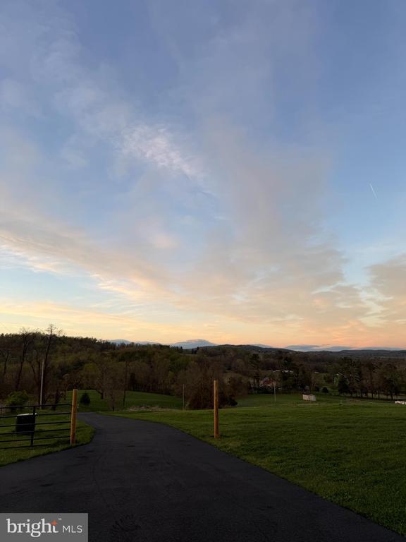 3039 CLEARVIEW FARM LANE, WARRENTON, Virginia 20186, 6 Bedrooms Bedrooms, ,5 BathroomsBathrooms,Residential,3039 CLEARVIEW FARM LANE,VAFQ2021320 MLS # VAFQ2021320