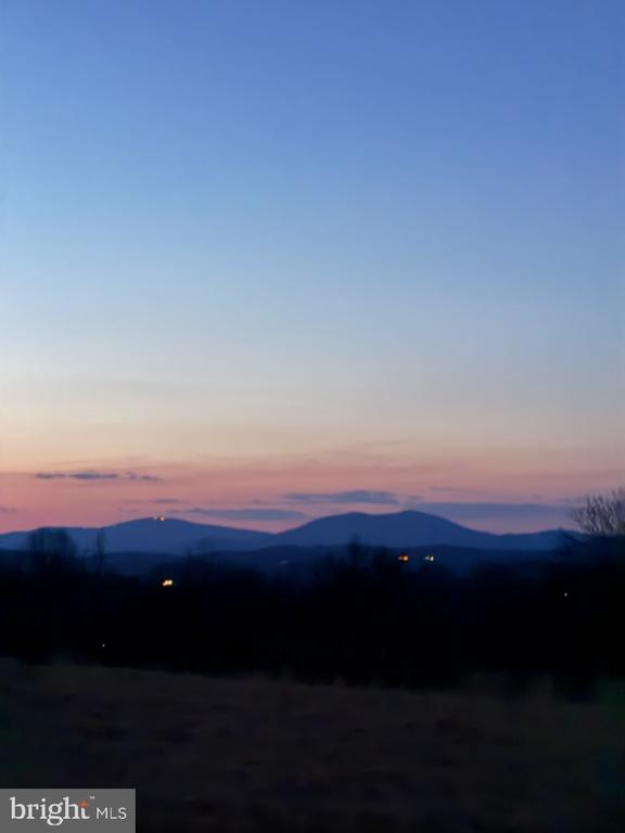 3039 CLEARVIEW FARM LANE, WARRENTON, Virginia 20186, 6 Bedrooms Bedrooms, ,5 BathroomsBathrooms,Residential,3039 CLEARVIEW FARM LANE,VAFQ2021320 MLS # VAFQ2021320