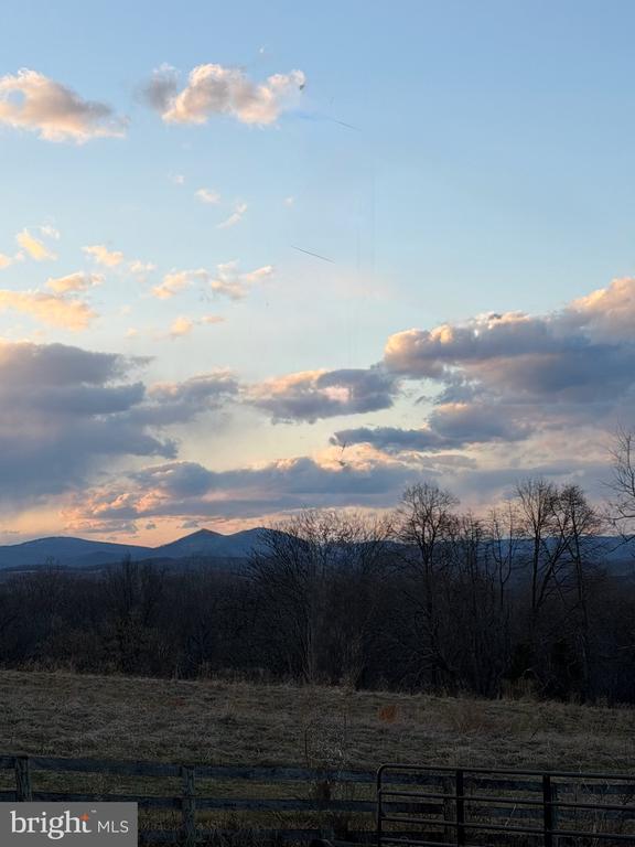 3039 CLEARVIEW FARM LANE, WARRENTON, Virginia 20186, 6 Bedrooms Bedrooms, ,5 BathroomsBathrooms,Residential,3039 CLEARVIEW FARM LANE,VAFQ2021320 MLS # VAFQ2021320