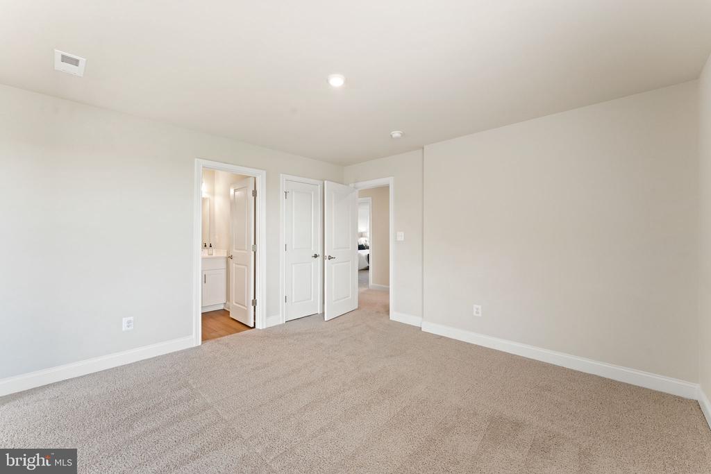 3039 CLEARVIEW FARM LANE, WARRENTON, Virginia 20186, 6 Bedrooms Bedrooms, ,5 BathroomsBathrooms,Residential,3039 CLEARVIEW FARM LANE,VAFQ2021320 MLS # VAFQ2021320