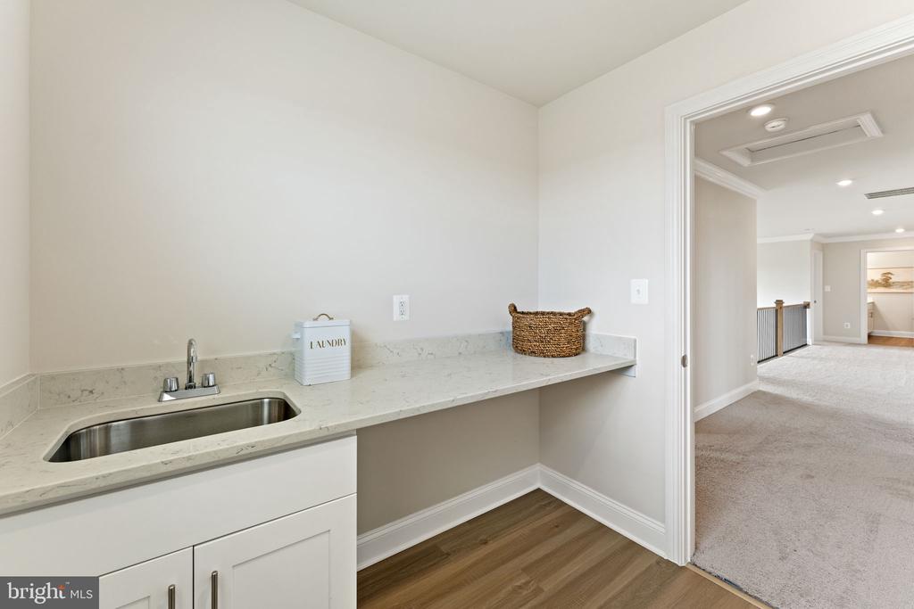 3039 CLEARVIEW FARM LANE, WARRENTON, Virginia 20186, 6 Bedrooms Bedrooms, ,5 BathroomsBathrooms,Residential,3039 CLEARVIEW FARM LANE,VAFQ2021320 MLS # VAFQ2021320