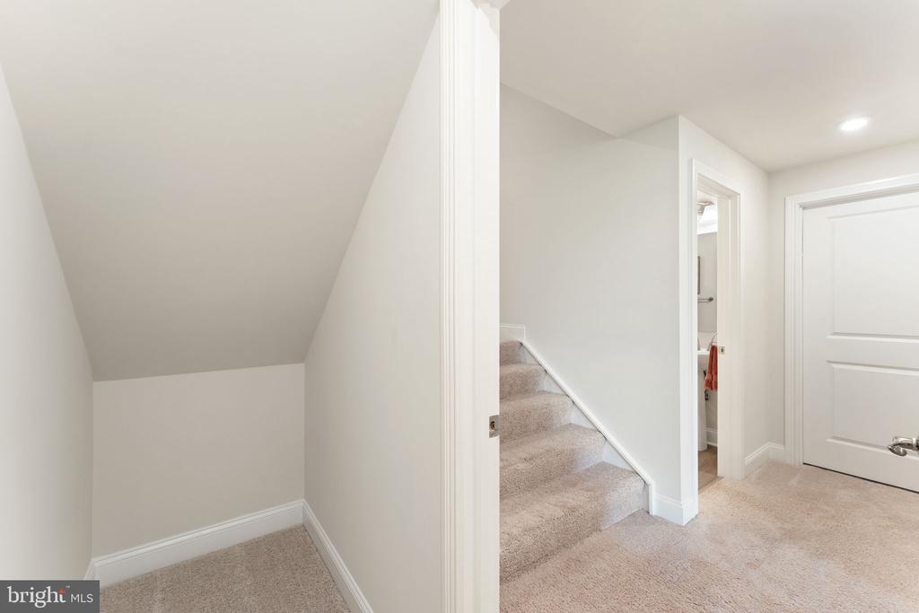 3039 CLEARVIEW FARM LANE, WARRENTON, Virginia 20186, 6 Bedrooms Bedrooms, ,5 BathroomsBathrooms,Residential,3039 CLEARVIEW FARM LANE,VAFQ2021320 MLS # VAFQ2021320