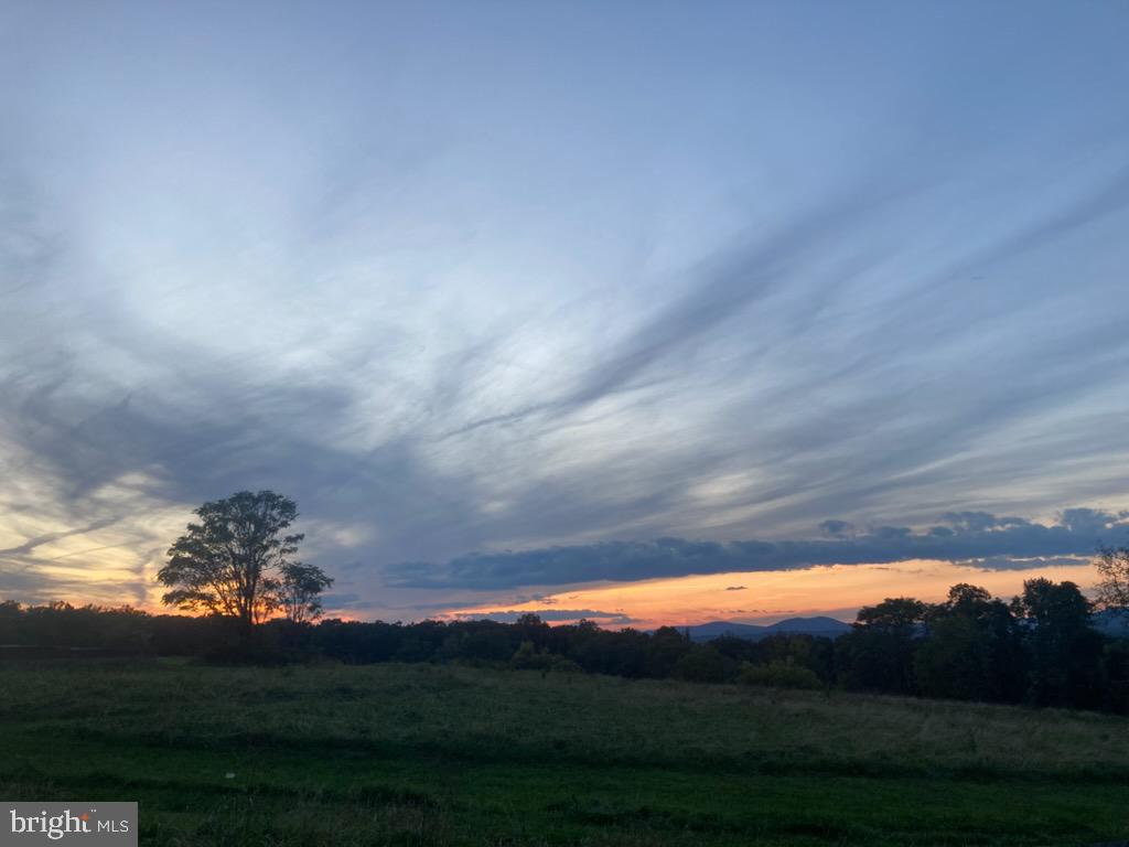 3039 CLEARVIEW FARM LANE, WARRENTON, Virginia 20186, 6 Bedrooms Bedrooms, ,5 BathroomsBathrooms,Residential,3039 CLEARVIEW FARM LANE,VAFQ2021320 MLS # VAFQ2021320