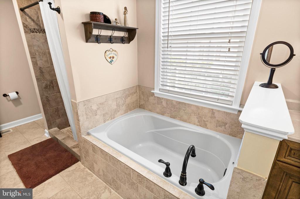 10202 SPRING CREEK DR, SPOTSYLVANIA, Virginia 22553, 4 Bedrooms Bedrooms, ,3 BathroomsBathrooms,Residential,10202 SPRING CREEK DR,VASP2038662 MLS # VASP2038662