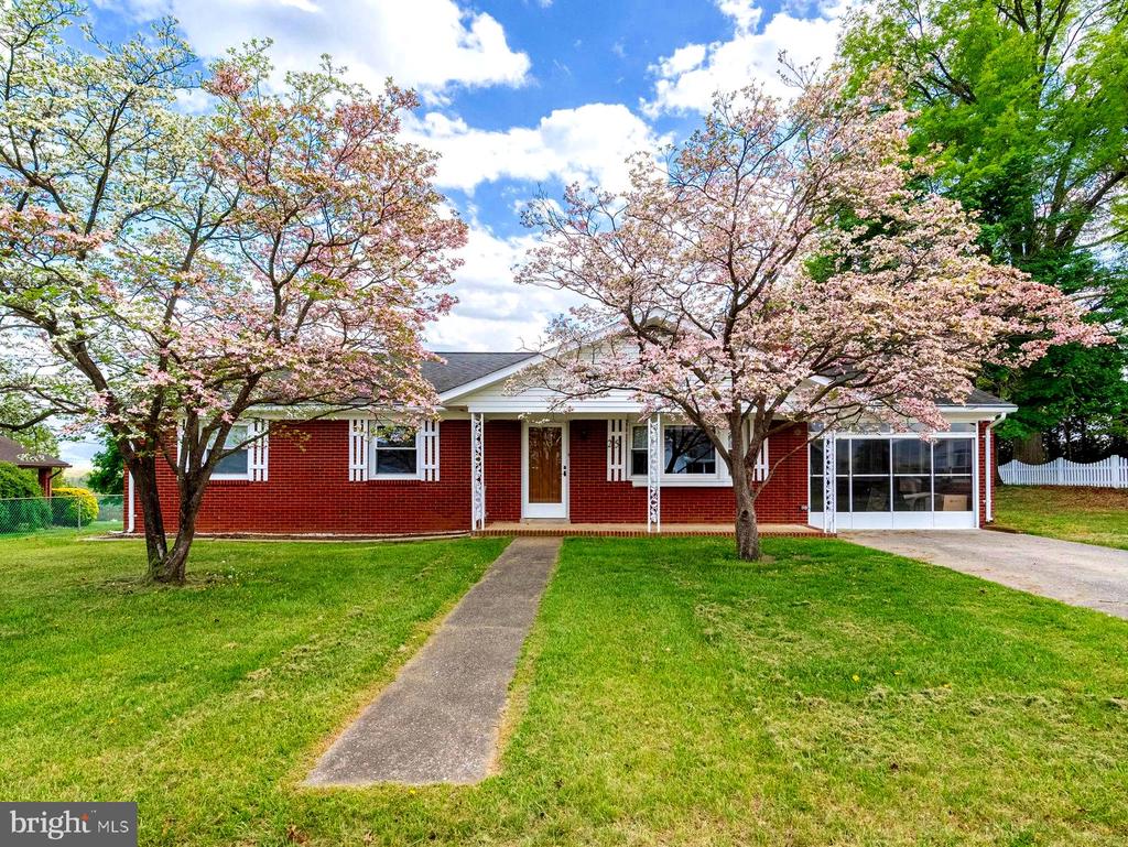 25 WOODLAND PARK DR, LURAY, Virginia 22835, 4 Bedrooms Bedrooms, ,2 BathroomsBathrooms,Residential,25 WOODLAND PARK DR,VAPA2006212 MLS # VAPA2006212