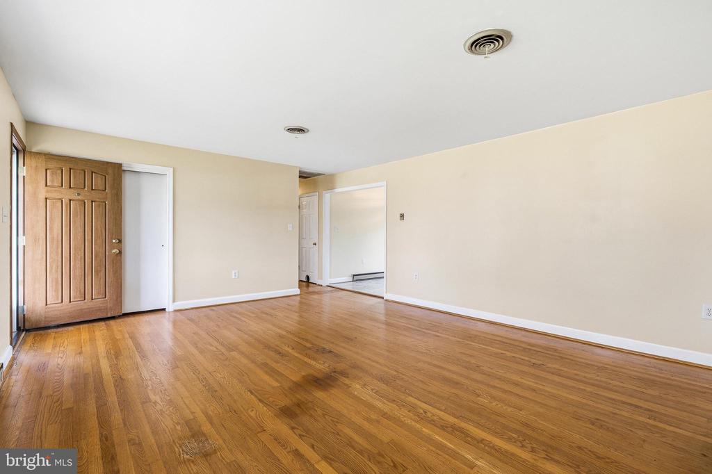 25 WOODLAND PARK DR, LURAY, Virginia 22835, 4 Bedrooms Bedrooms, ,2 BathroomsBathrooms,Residential,25 WOODLAND PARK DR,VAPA2006212 MLS # VAPA2006212