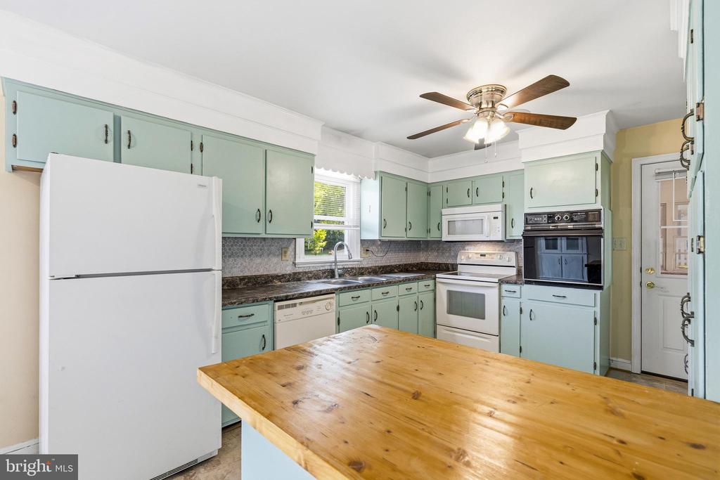 25 WOODLAND PARK DR, LURAY, Virginia 22835, 4 Bedrooms Bedrooms, ,2 BathroomsBathrooms,Residential,25 WOODLAND PARK DR,VAPA2006212 MLS # VAPA2006212