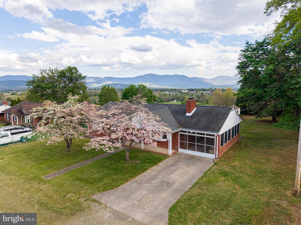 25 WOODLAND PARK DR, LURAY, Virginia 22835, 4 Bedrooms Bedrooms, ,2 BathroomsBathrooms,Residential,25 WOODLAND PARK DR,VAPA2006212 MLS # VAPA2006212