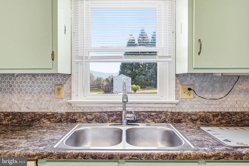 25 WOODLAND PARK DR, LURAY, Virginia 22835, 4 Bedrooms Bedrooms, ,2 BathroomsBathrooms,Residential,25 WOODLAND PARK DR,VAPA2006212 MLS # VAPA2006212