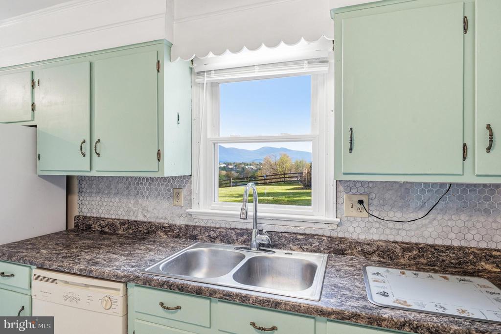 25 WOODLAND PARK DR, LURAY, Virginia 22835, 4 Bedrooms Bedrooms, ,2 BathroomsBathrooms,Residential,25 WOODLAND PARK DR,VAPA2006212 MLS # VAPA2006212