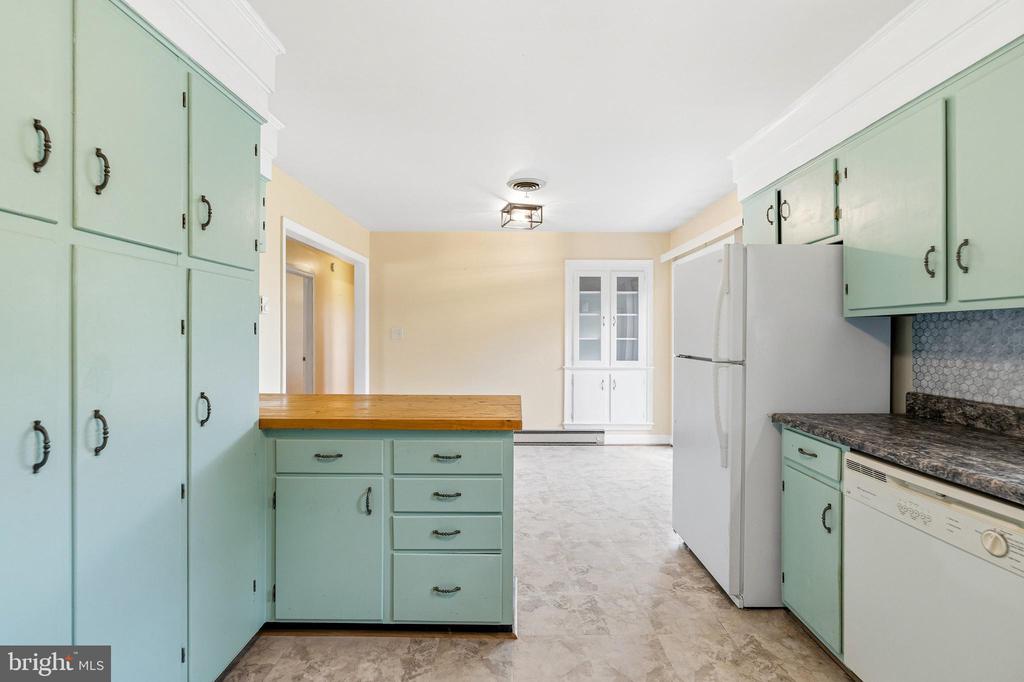 25 WOODLAND PARK DR, LURAY, Virginia 22835, 4 Bedrooms Bedrooms, ,2 BathroomsBathrooms,Residential,25 WOODLAND PARK DR,VAPA2006212 MLS # VAPA2006212