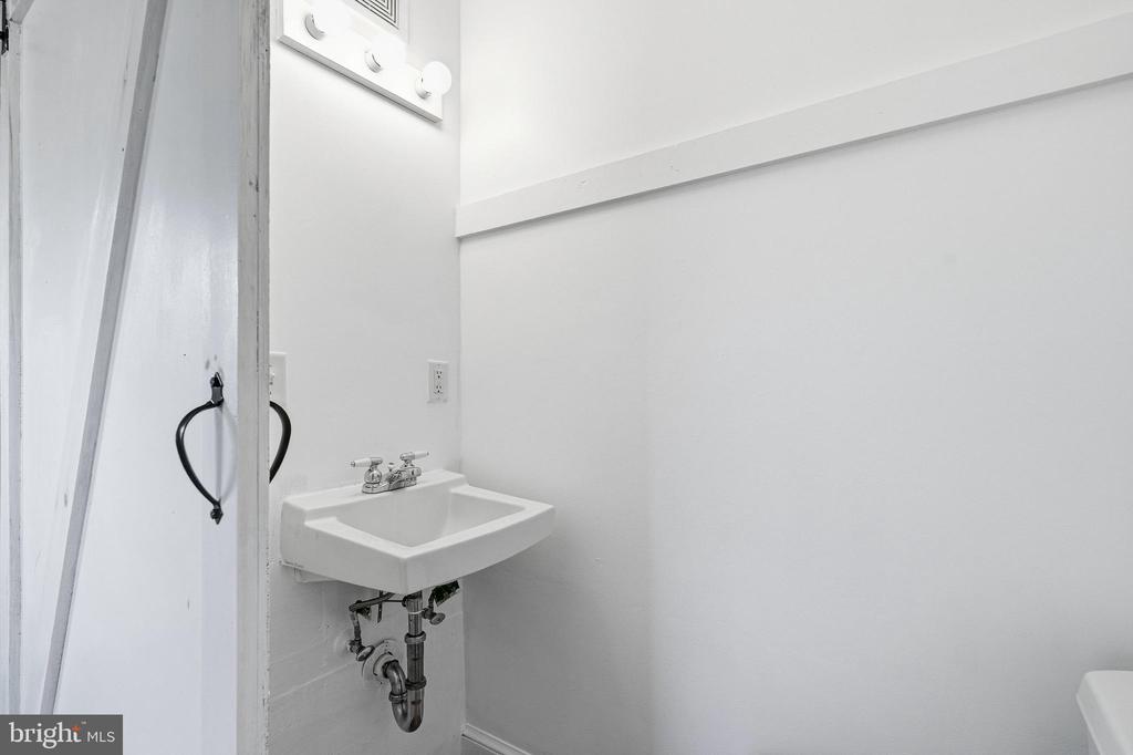 25 WOODLAND PARK DR, LURAY, Virginia 22835, 4 Bedrooms Bedrooms, ,2 BathroomsBathrooms,Residential,25 WOODLAND PARK DR,VAPA2006212 MLS # VAPA2006212