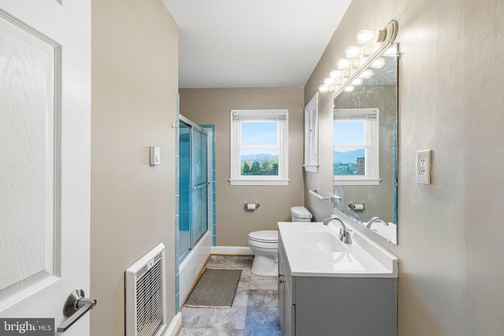 25 WOODLAND PARK DR, LURAY, Virginia 22835, 4 Bedrooms Bedrooms, ,2 BathroomsBathrooms,Residential,25 WOODLAND PARK DR,VAPA2006212 MLS # VAPA2006212