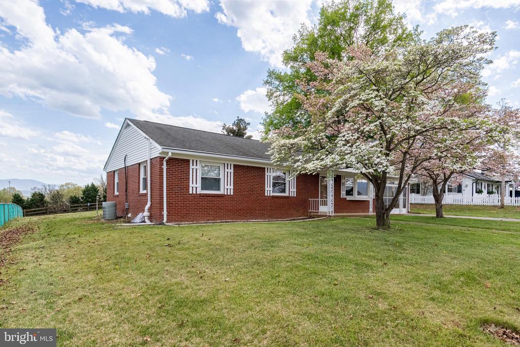 25 WOODLAND PARK DR, LURAY, Virginia 22835, 4 Bedrooms Bedrooms, ,2 BathroomsBathrooms,Residential,25 WOODLAND PARK DR,VAPA2006212 MLS # VAPA2006212