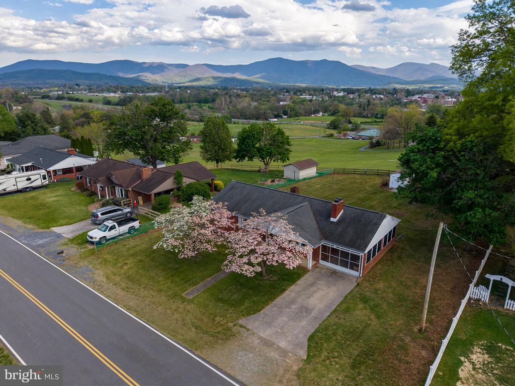 25 WOODLAND PARK DR, LURAY, Virginia 22835, 4 Bedrooms Bedrooms, ,2 BathroomsBathrooms,Residential,25 WOODLAND PARK DR,VAPA2006212 MLS # VAPA2006212