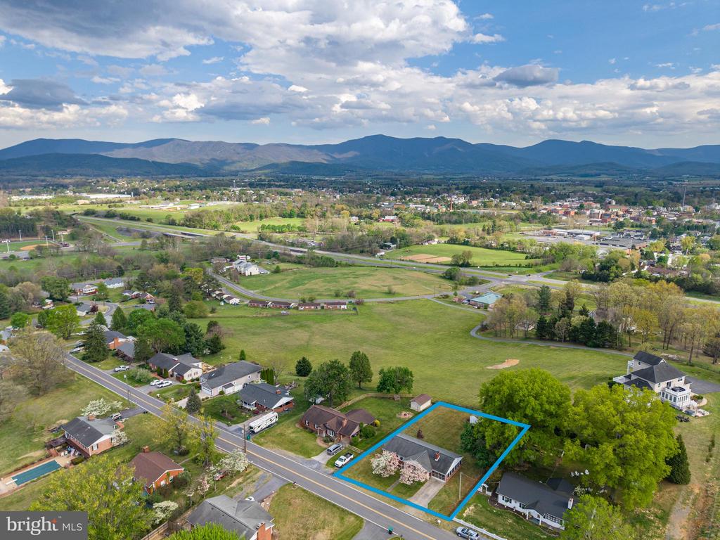 25 WOODLAND PARK DR, LURAY, Virginia 22835, 4 Bedrooms Bedrooms, ,2 BathroomsBathrooms,Residential,25 WOODLAND PARK DR,VAPA2006212 MLS # VAPA2006212