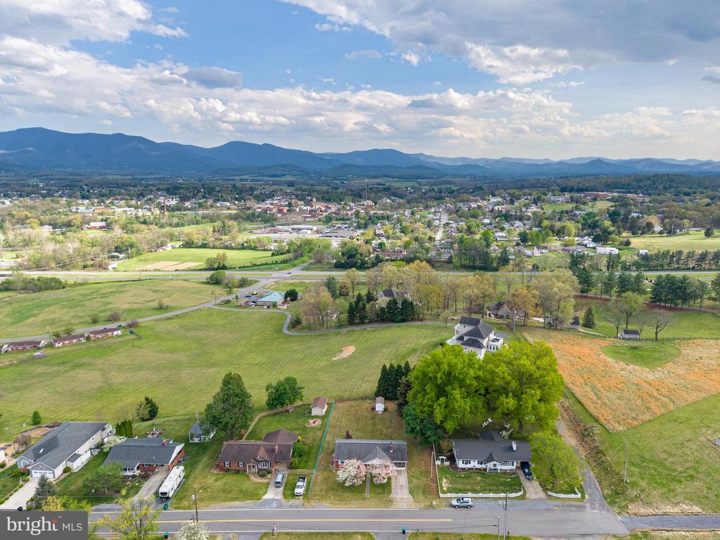 25 WOODLAND PARK DR, LURAY, Virginia 22835, 4 Bedrooms Bedrooms, ,2 BathroomsBathrooms,Residential,25 WOODLAND PARK DR,VAPA2006212 MLS # VAPA2006212