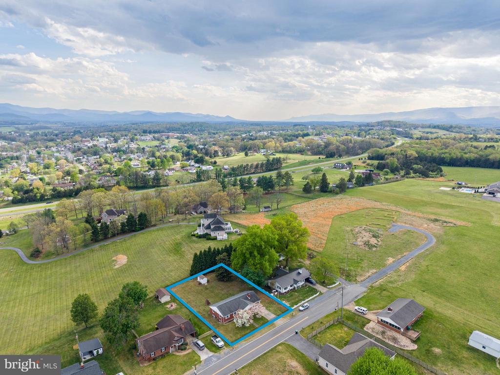 25 WOODLAND PARK DR, LURAY, Virginia 22835, 4 Bedrooms Bedrooms, ,2 BathroomsBathrooms,Residential,25 WOODLAND PARK DR,VAPA2006212 MLS # VAPA2006212