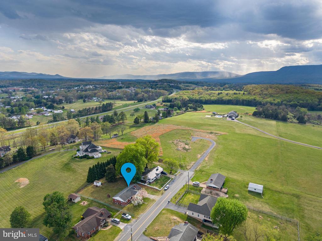 25 WOODLAND PARK DR, LURAY, Virginia 22835, 4 Bedrooms Bedrooms, ,2 BathroomsBathrooms,Residential,25 WOODLAND PARK DR,VAPA2006212 MLS # VAPA2006212