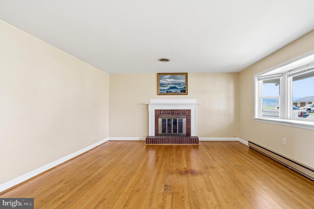 25 WOODLAND PARK DR, LURAY, Virginia 22835, 4 Bedrooms Bedrooms, ,2 BathroomsBathrooms,Residential,25 WOODLAND PARK DR,VAPA2006212 MLS # VAPA2006212