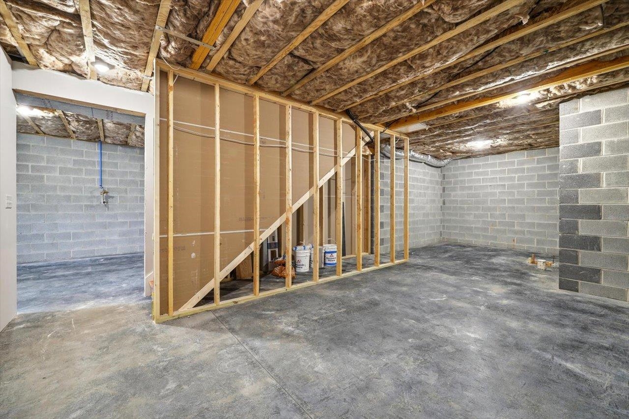 103 HILLTOP TERRACE RD, STAUNTON, Virginia 24401, 4 Bedrooms Bedrooms, ,2 BathroomsBathrooms,Residential,South on Rt 11 turn right on Fleetwood rd. At the,103 HILLTOP TERRACE RD,675856 MLS # 675856